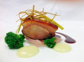 Maialino_croccante_alle_erbe_mediterranee_con_pur_di_patate