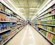 Scaffali di un supermercato