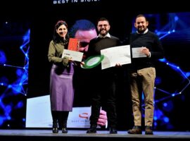 Annalisa_Spadola_di_Moak_premia_Miglior_Ristorante_Votavota_di__Marina_di_Ragusa