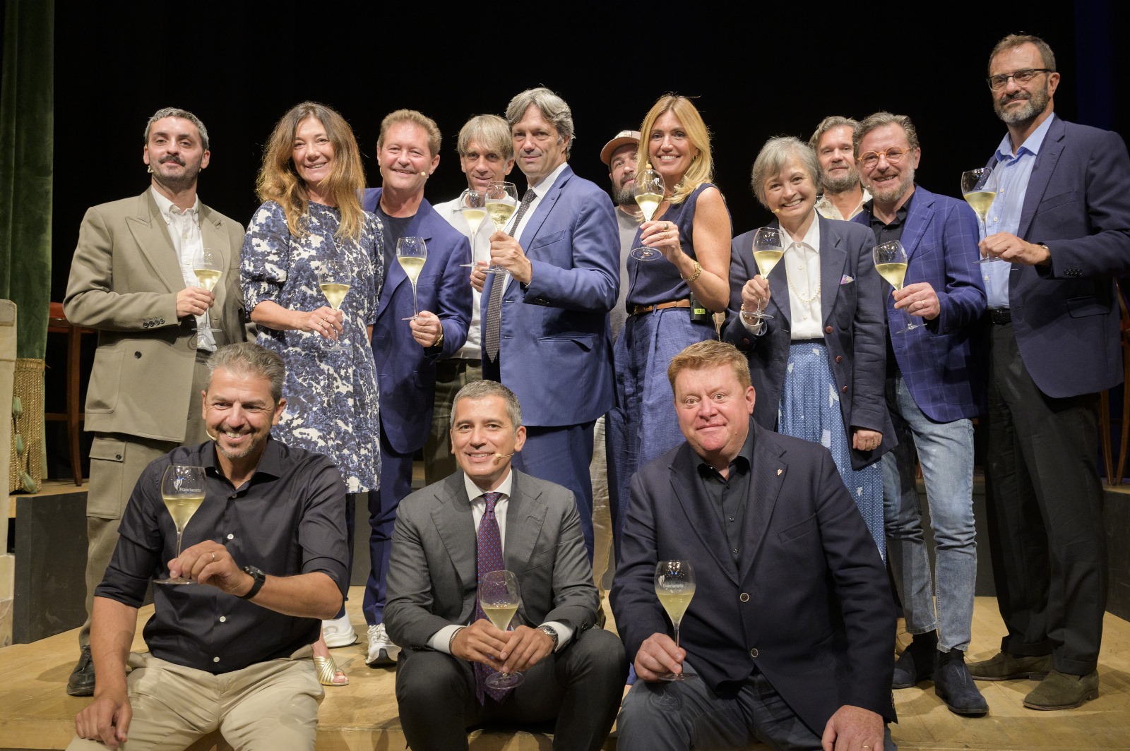 Foto di rito al termine della presentazione di “Franciacorta in cantina”