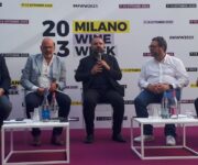 Un momento della conferenza della Franciacorta alla Milano Wine Week