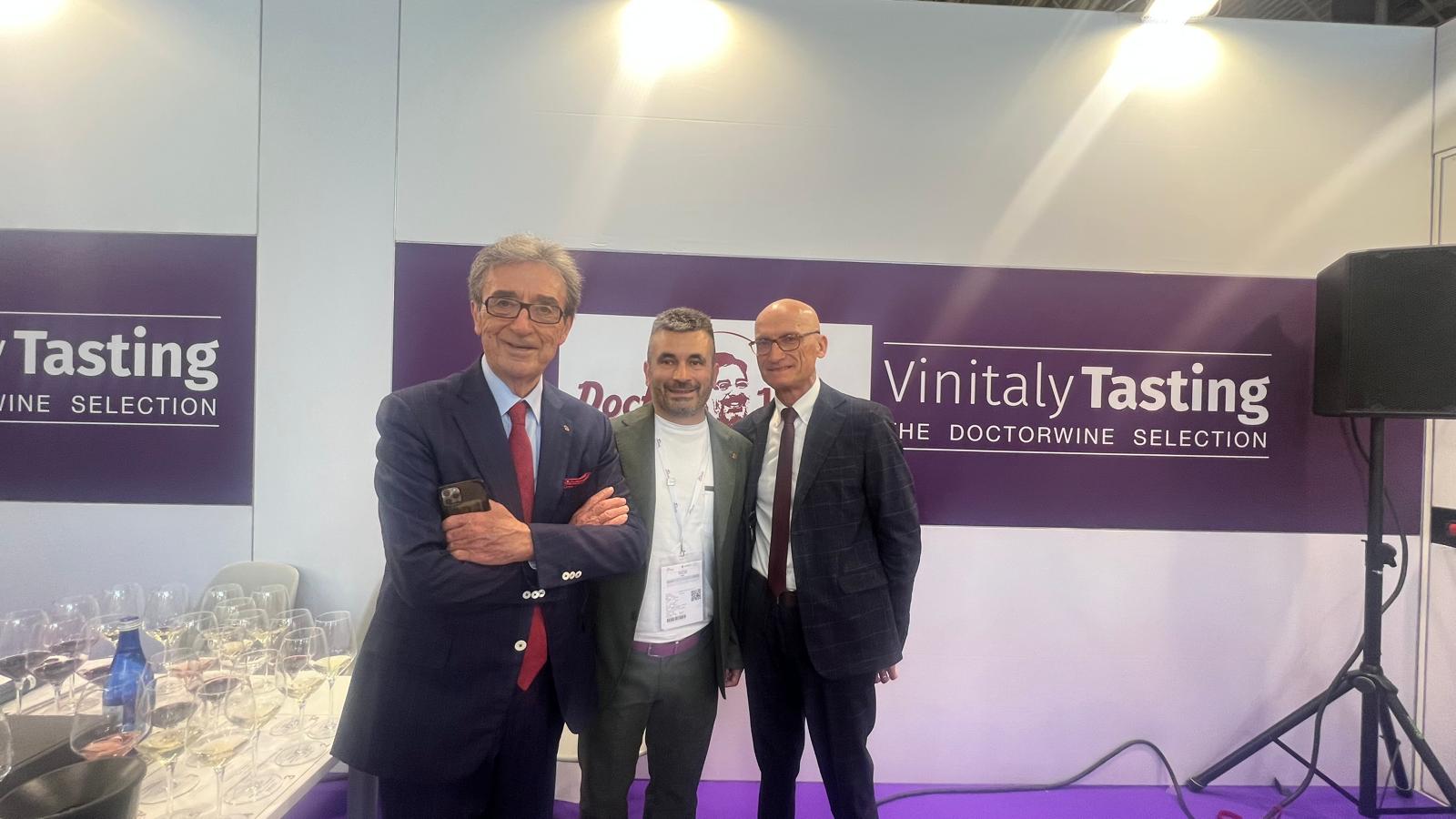 Immagini dalla presentazione di NodoDivino