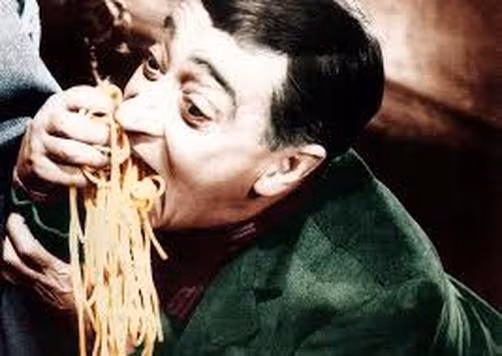 Una scena del film “Miseria e Nobiltà”