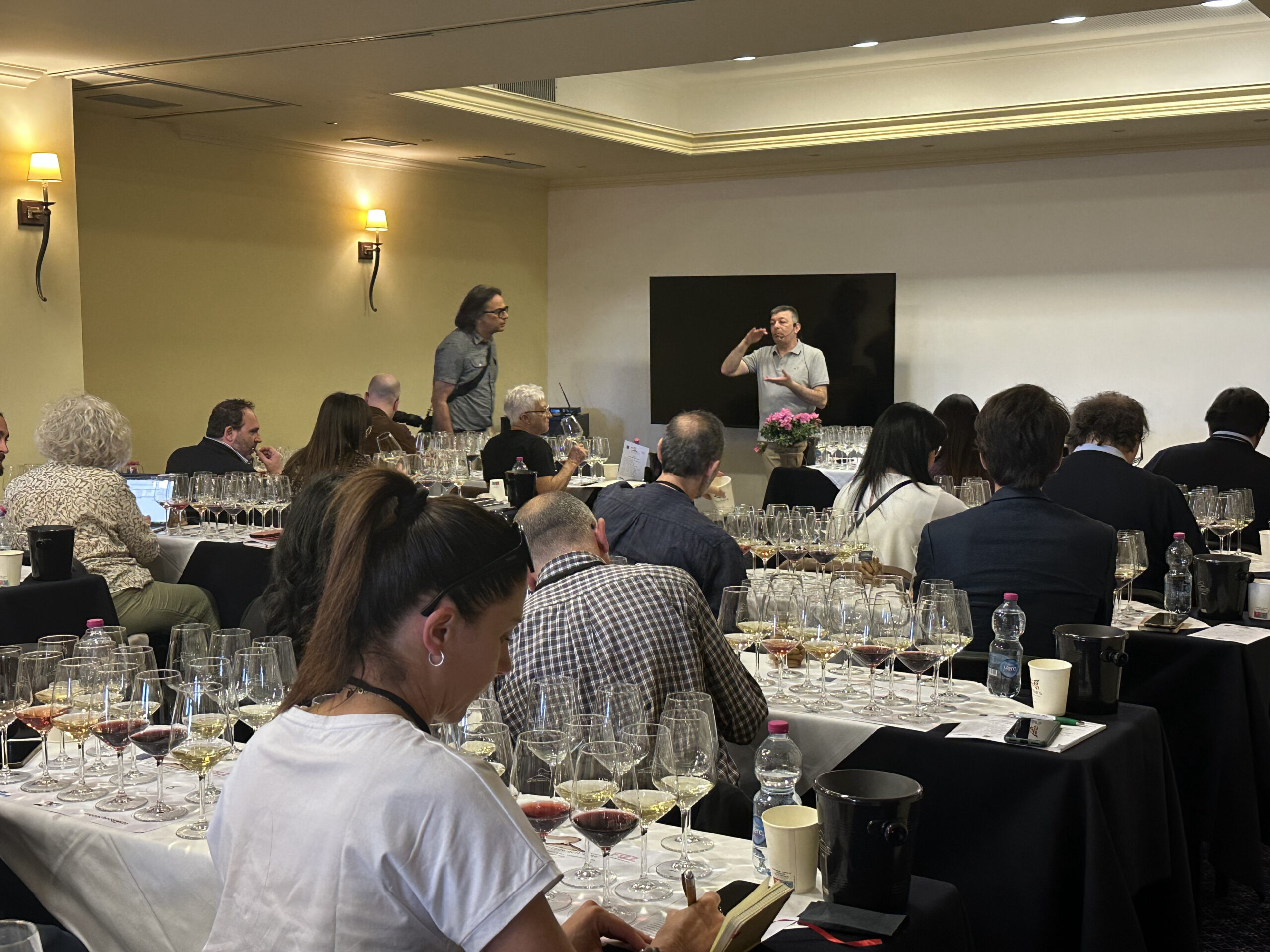 Un’immagine della masterclass condotta da Federico Latteri a Contrade dell’Etna 2024