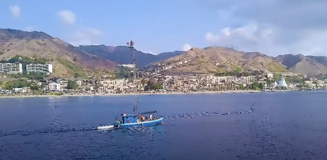 Feluca nello Stretto di Messina