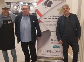 Da sinistra Paolo Valentini,  Maurizio Valeriani e Daniele Moroni all’evento “La Sardegna di Vinodabere 2025”