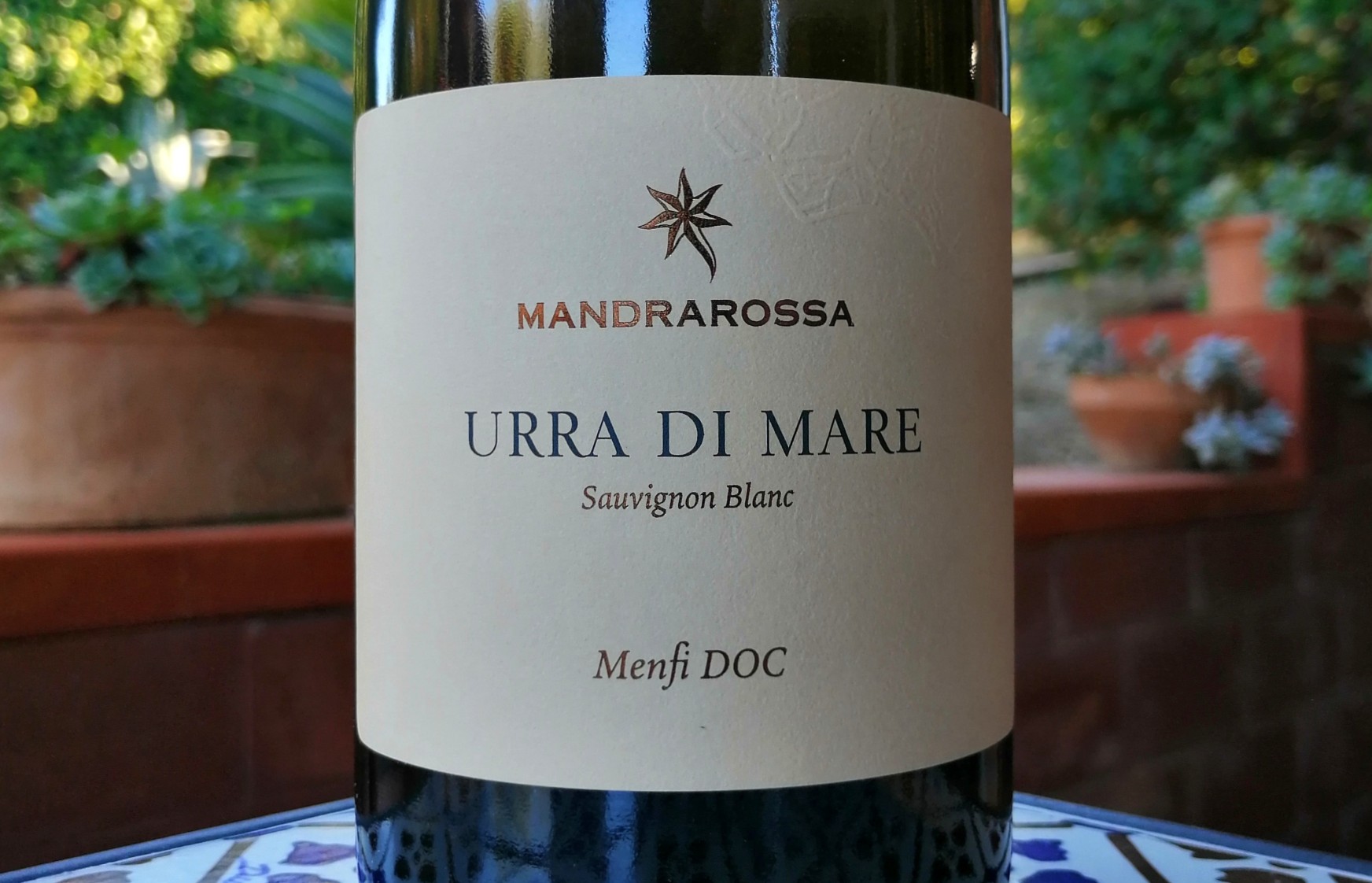 L’etichetta del Menfi Doc, Sauvignon Blanc – Urra di mare