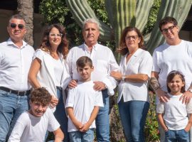 Da sinistra Salvatore Di Trapani, Federica Pellegrino, Francesco Pellegrino, Lara Creuso, Irene Pellegrino e i piccoli Samuele, Simone e Sofia, figli di Salvatore e Federica