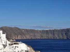 Santorini è una delle isole delle Cicladi situata nel Mar Egeo