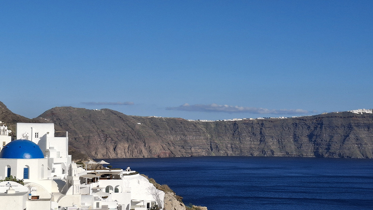 Santorini è una delle isole delle Cicladi situata nel Mar Egeo