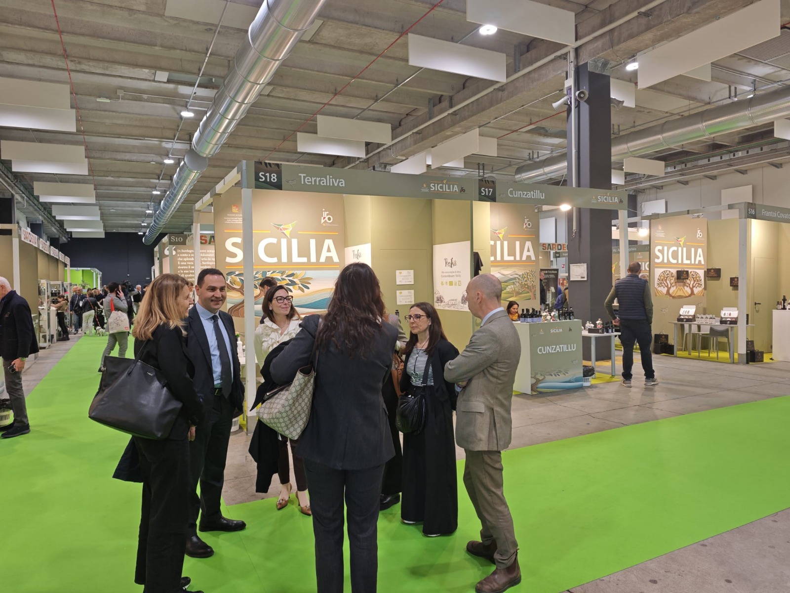 Il padiglione dell’Istituto Regionale dell’Olio e del Vino alla fiera Olio Capitale